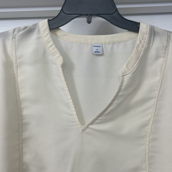 Old Navy Long Sleeve Floral Blouse. Size XL - Picture 2 of 3